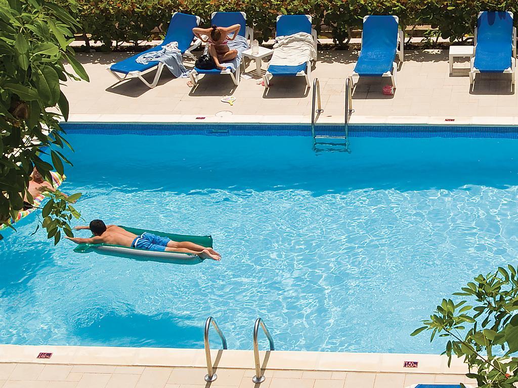 Butterfly Beach Hotel Christ Church Buitenkant foto